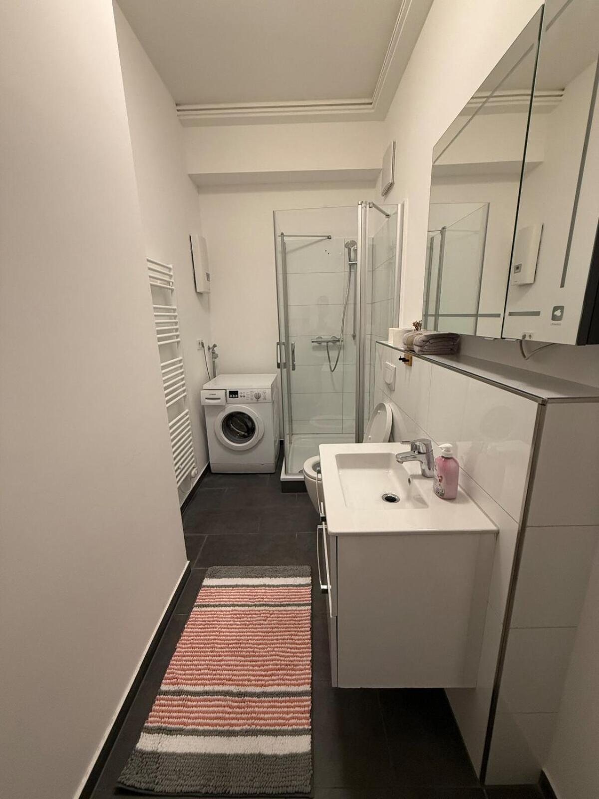 1 In Location-lilac Apartment